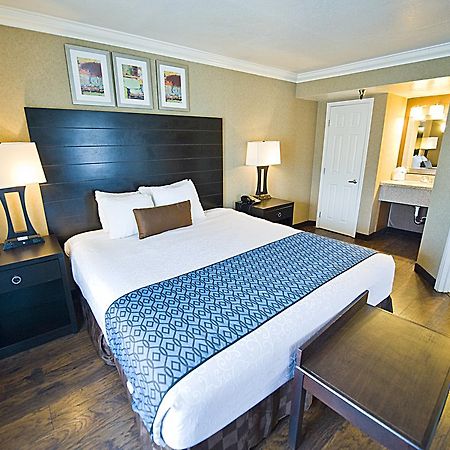 Hotel D'Lins Ontario Airport Экстерьер фото