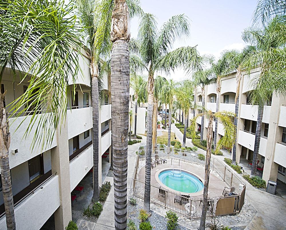 Hotel D'Lins Ontario Airport Экстерьер фото